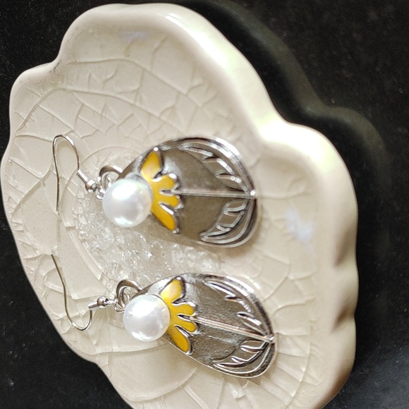 Jeweled earrings - Picture 3 of 4